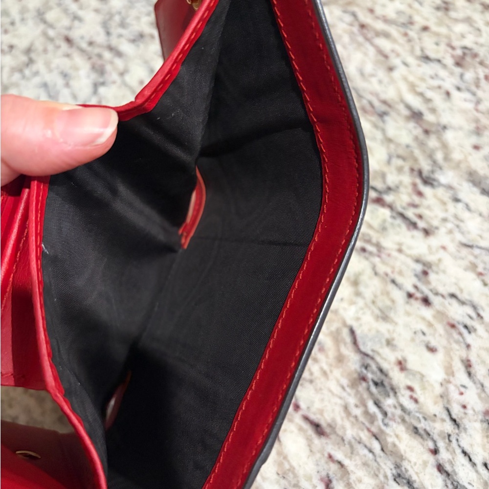 Gucci Red Sylvie Leather Wallet with Gold Buckle - Picture 5 of 7